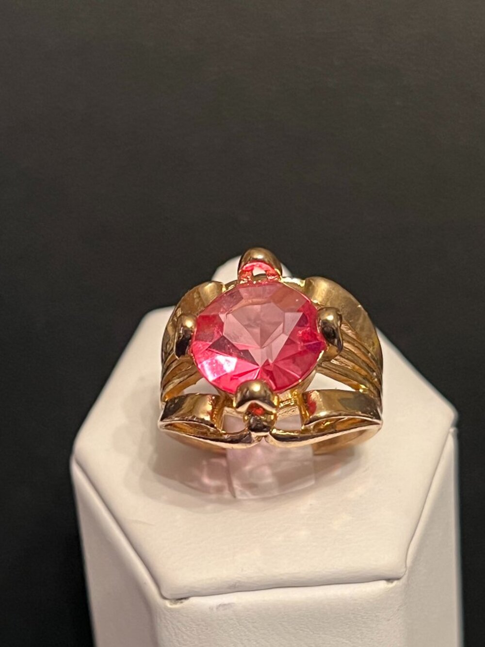 Gold Tone Pink Gemstone Ring Size 7.5 (397)